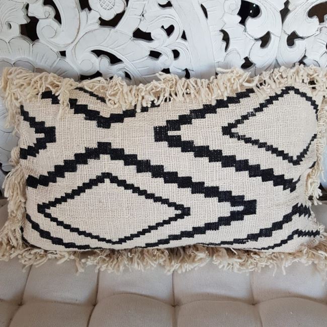 Cushion cover from Bali in beige color with a geometric pattern, size 50x30 cm BALI11