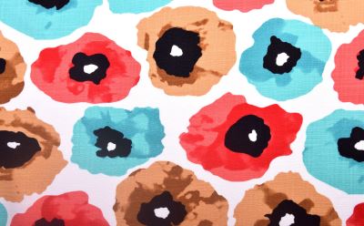 Viscose fabric in white with a print of open flowers TF540 (1)