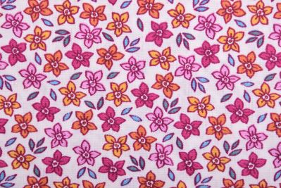 Poplin in cream color with decorative flower print 19430/051