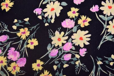 Viscose fabric in black with a print of small flowers TU28921 (2)