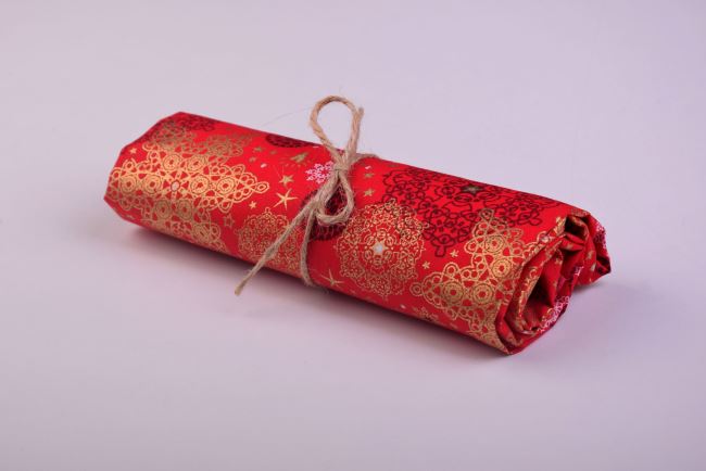 Roll of Christmas cotton in red with snowflake print RO14702/015