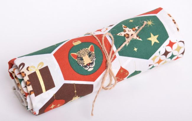 Roll of Christmas cotton in cream color with printed ornaments RO18704/051