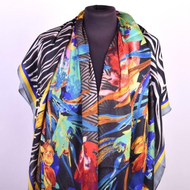 Scarf in black with colorful flowers SA24