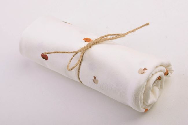 Roll of cotton knit in cream color with vegetable print RO19462/051