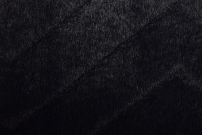 Fur coat in black with a zig zag motif 15179/999
