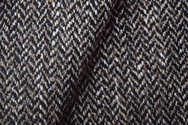 Coat fabric in black with zigzag pattern TI2045