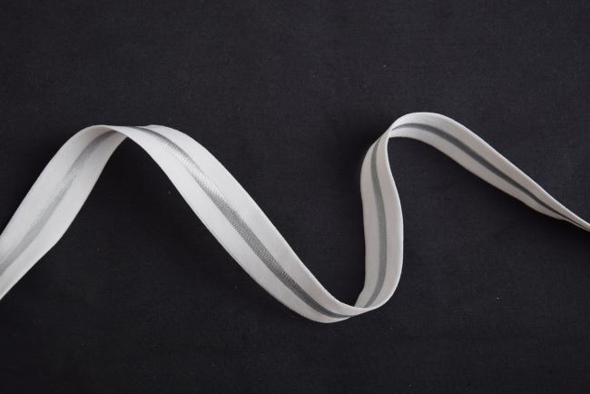 Decorative rubber in white color with a silver stripe KH017