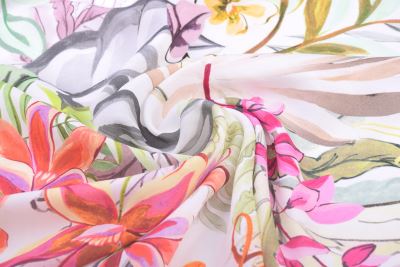 Cream-colored viscose fabric with flower print MI19614/901 (5)