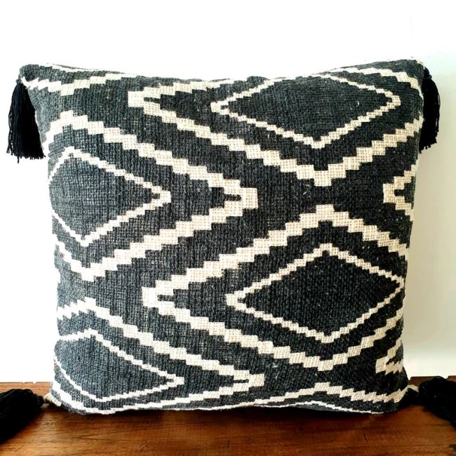 Cushion cover from Bali in black color with a geometric pattern, size 50x50 cm BALI19
