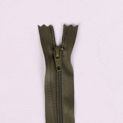 Spiral zipper in khaki color 18cm I-3C0-263