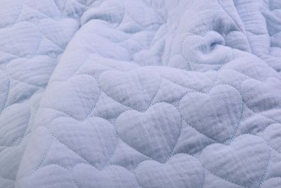 Cotton muslin quilt in blue with heart-shaped stitching 212010.5029 (3)