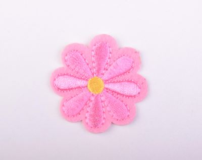 Iron-on patch in the shape of a light pink flower TH358