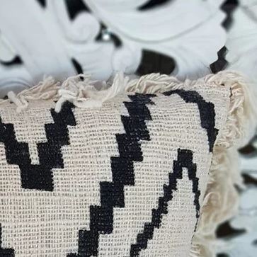 Cushion cover from Bali in beige color with a geometric pattern, size 60x60 cm BALI10 (1)