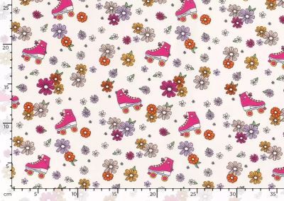 Cream-colored cotton knit with a print of flowers and roller skates 21815/051 (2)