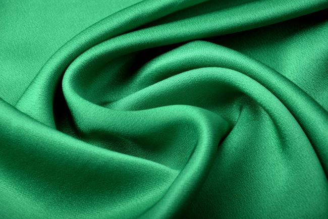 Viscose fabric in green color with gloss Q1047