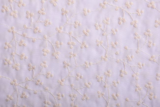 Soft fabric in white with embroidered flowers 19604/001