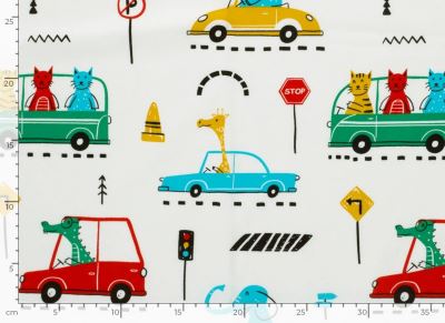 Cream-colored cotton knit with a print of cars and animals 25701/051 (3)