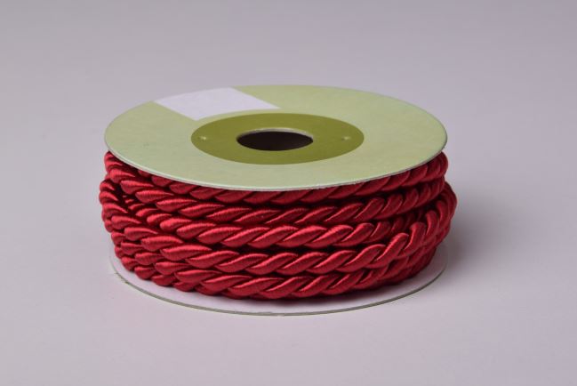 Twisted string in burgundy color 07337