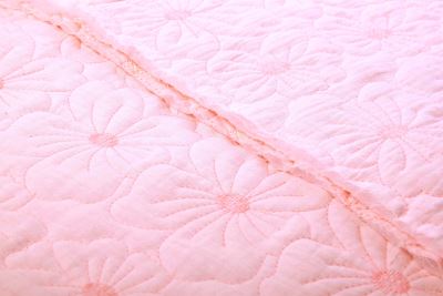 Cotton muslin quilt in pink with flower-shaped stitching 212009.5017 (3)
