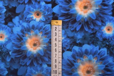 Cotton knitwear with digital print of large blue flowers AP2025/346.28.1 (2)
