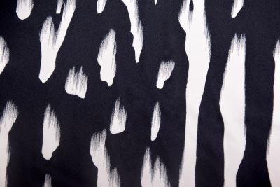 Blouse/dress fabric in black with abstract print TU722242/2 (2)