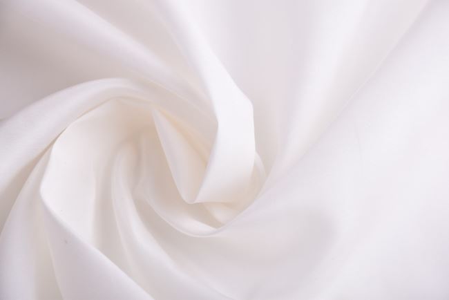 Silk in white color with gloss HL011