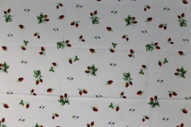 Decorative fabric with strawberry print 1170/050