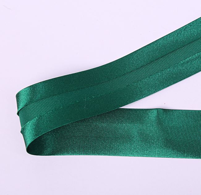 Oblique satin strip in green color 25 mm K-GM0-012520-144