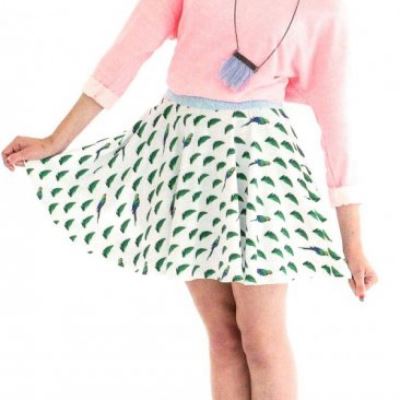 A flared children's skirt made of cotton and knitwear.