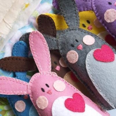 Felt finger theater for children.
