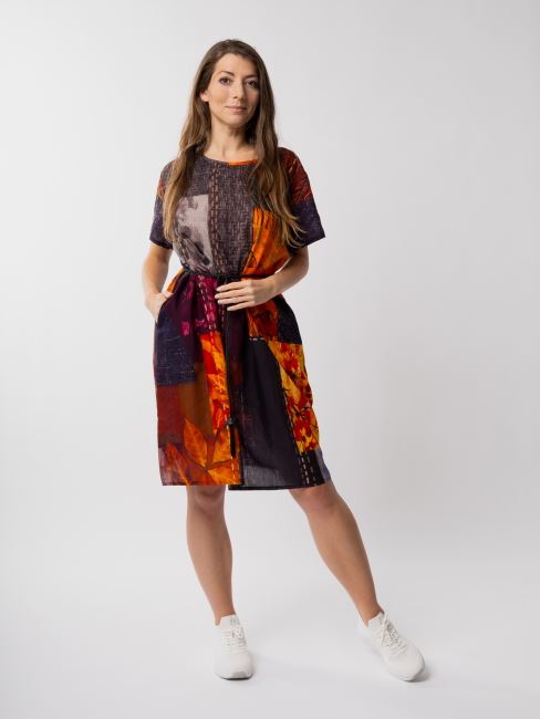 Summer loose dress with a print of colorful leaves SAT33