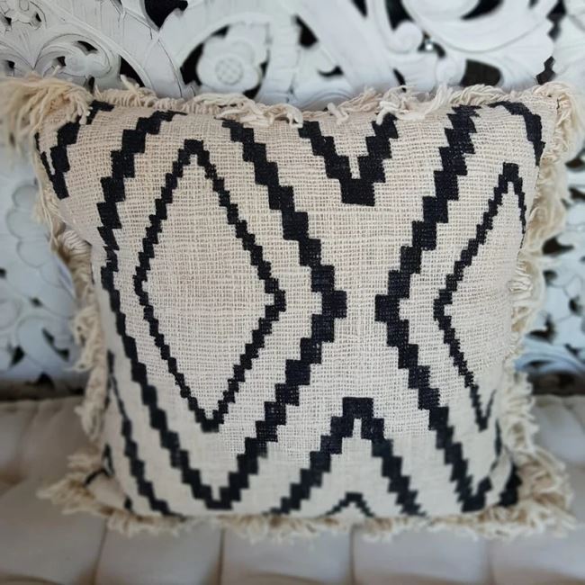 Cushion cover from Bali in beige color with a geometric pattern, size 60x60 cm BALI10