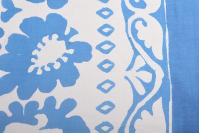 Cream-colored viscose fabric with blue flower print MOR4137 (2)