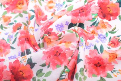 Cream-colored viscose fabric with a print of flowers and leaves TU26907 (4)