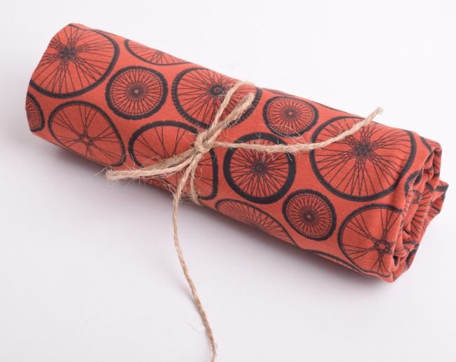 Roll of cotton knit in brick color with wheel print RO17763/057