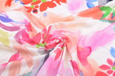 Cream-colored viscose knit with large flower print MI18903/902 (4)