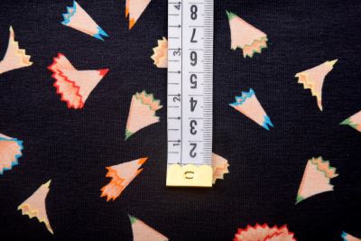 Cotton knit in black with digital print of crayons 211240.0003 (2)