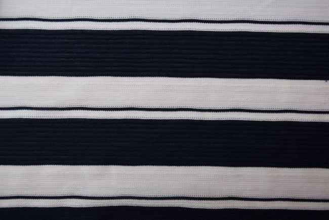 Knitted pattern with decorative blue and white stripes PAR220