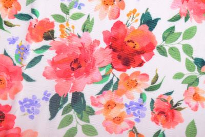 Cream-colored viscose fabric with a print of flowers and leaves TU26907 (2)