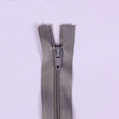 Spiral zipper in gray color 18cm I-3C0-18-310