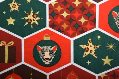 Roll of Christmas cotton in red with printed ornaments RO18704/016 (1)