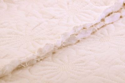 Cotton muslin quilt in beige with flower-shaped stitching 212009.5005 (5)