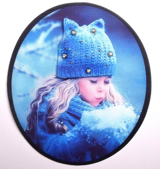 Oval patch in blue with a girl pattern FU004