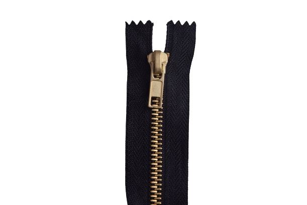 Metal zipper in black color 18 cm I-5M0-18-332