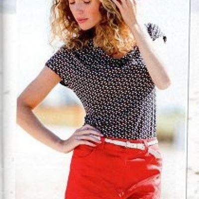 Stylish t-shirt with water on the front.