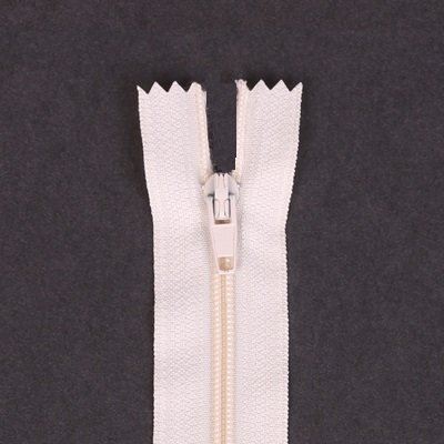 Spiral zipper in cream color 20cm I-3C0-306