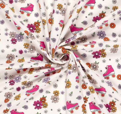 Cream-colored cotton knit with a print of flowers and roller skates 21815/051 (3)