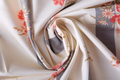 American cotton for patchwork from the 3 Sisters collection with flowers 4066-15 (3)