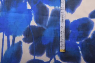 Light viscose fabric in cream color with leaf print MOR4159 (3)