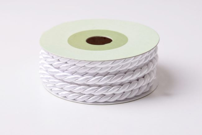 Twisted string in white color 07348